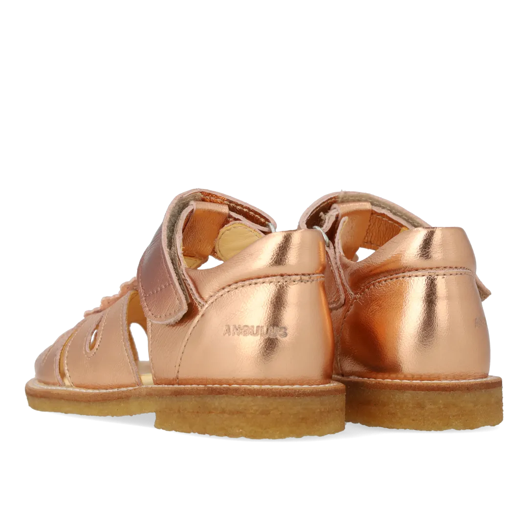Angulus sandal med dråbedetalje børnesandal lukket tå