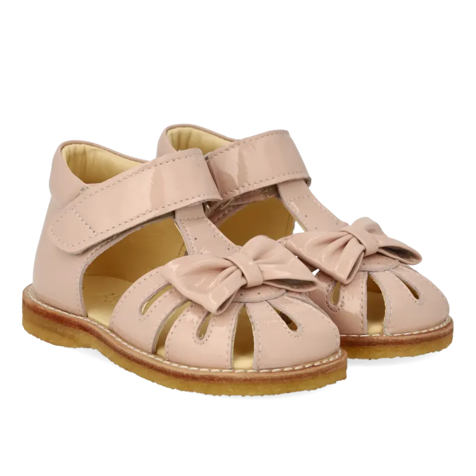 Angulus Begynder sandal med sløjfe og velcro lukning