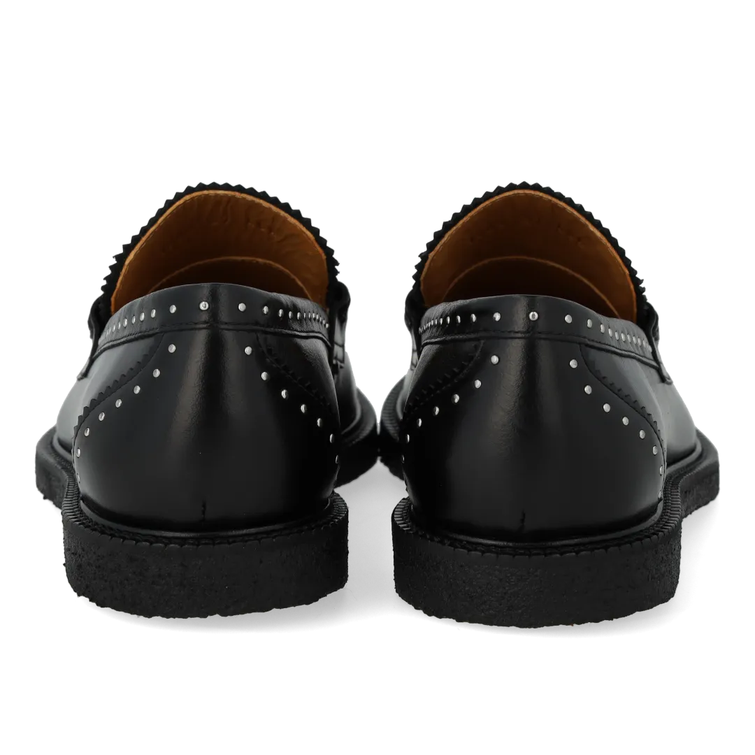 Angulus Klassisk Penny loafer med dekorative sølvnitter læder