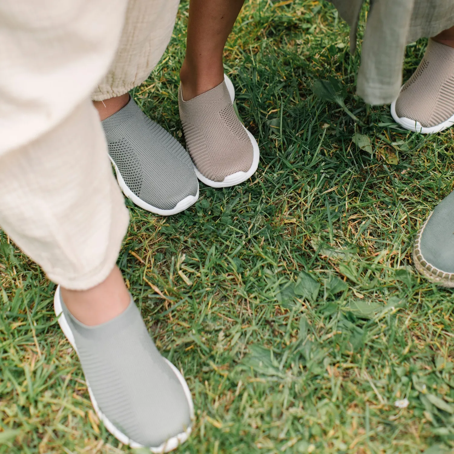 BabyMocs The Sneakers barfodssko sand lette