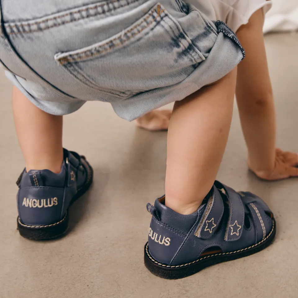 Angulus Sandal med stjernebroderi sandal rummelig