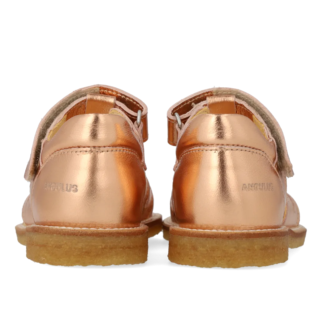 Angulus sandal med dråbedetalje børnesandal lukket tå