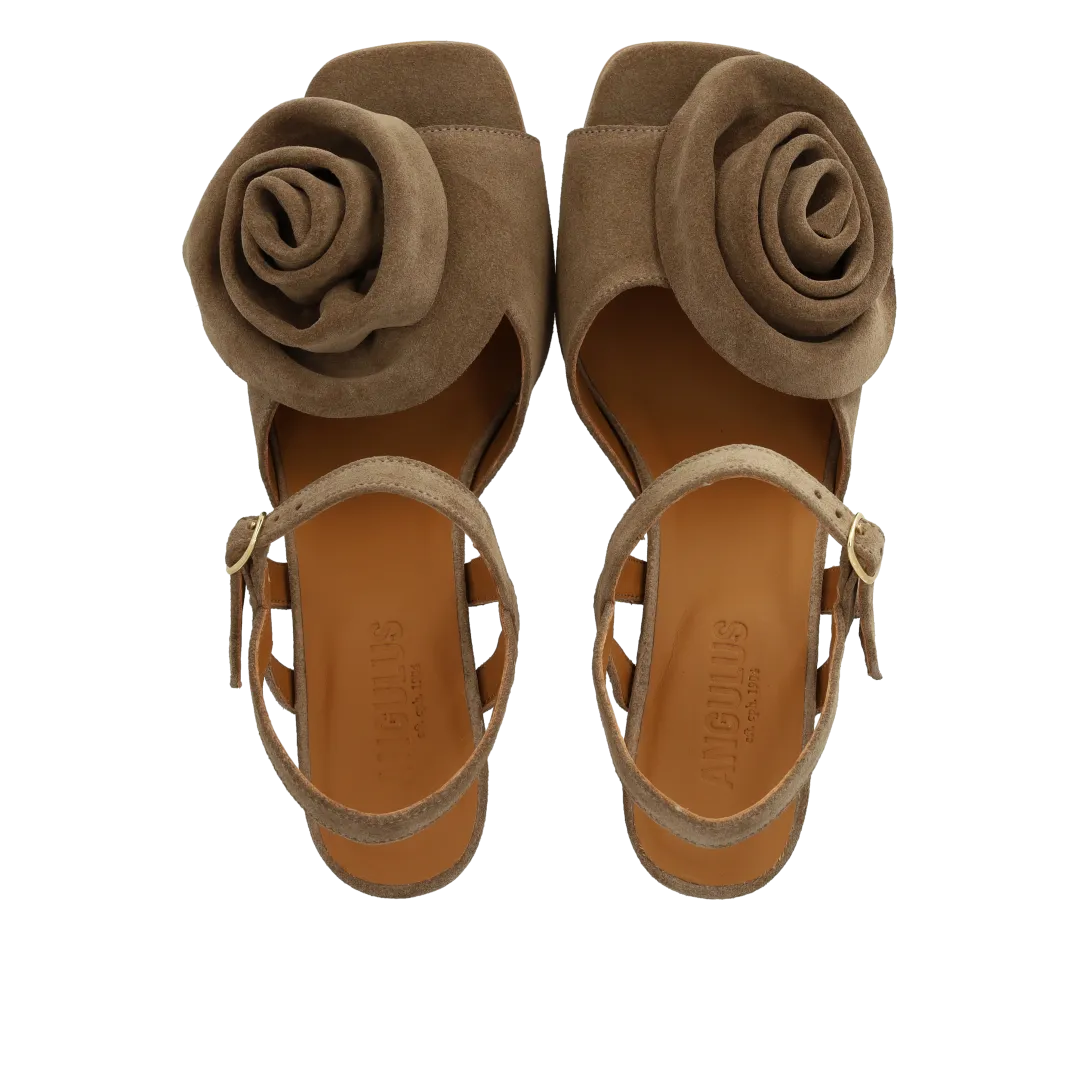 Angulus højhælet sandal med rosedetalje damesandal ruskind