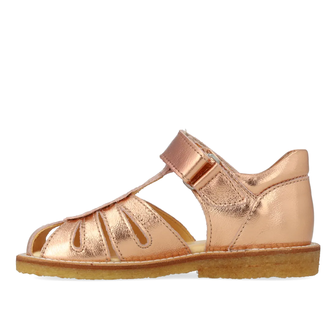 Angulus sandal med dråbedetalje børnesandal lukket tå