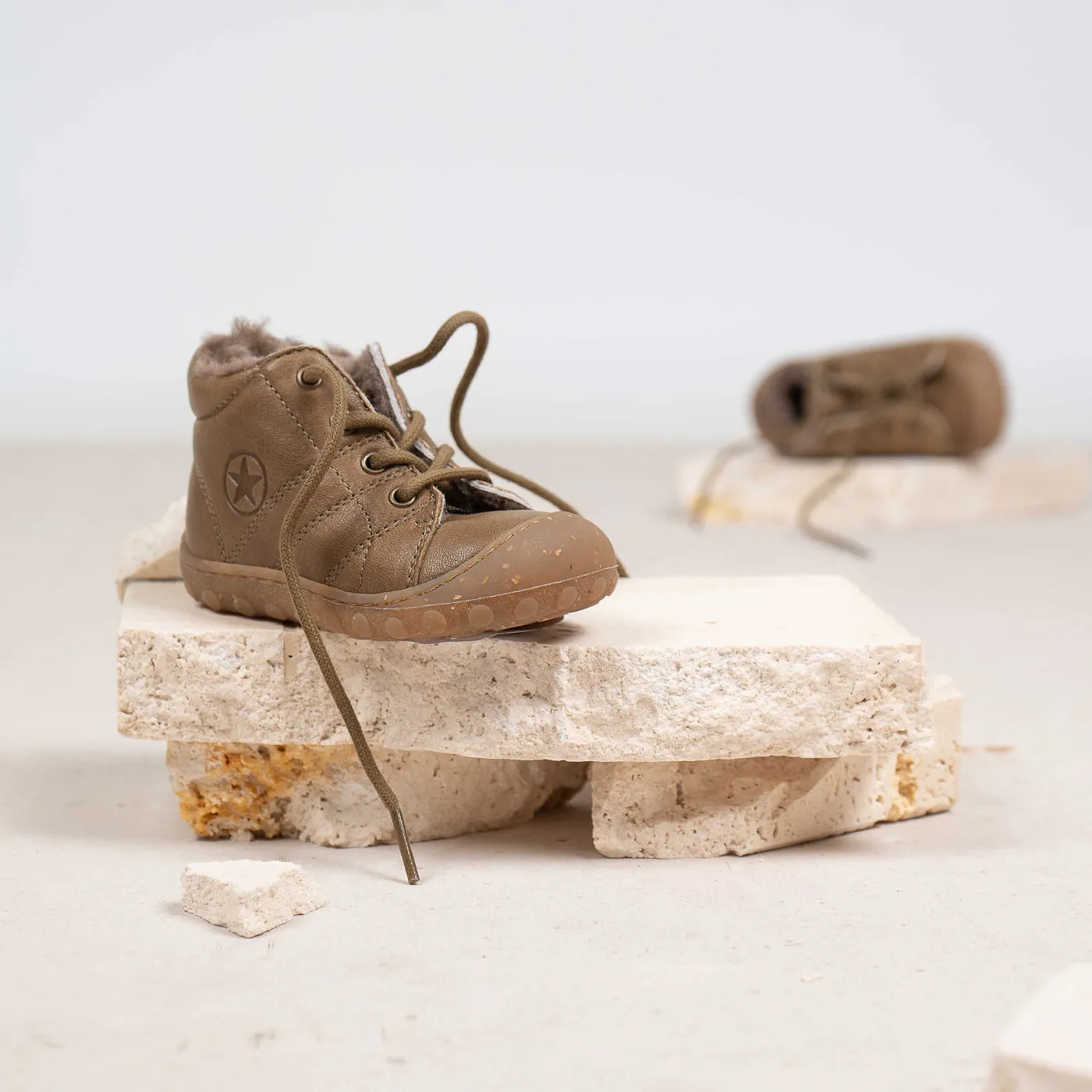 Bisgaard Hale L Lamb Khaki barfodssko lammeuld