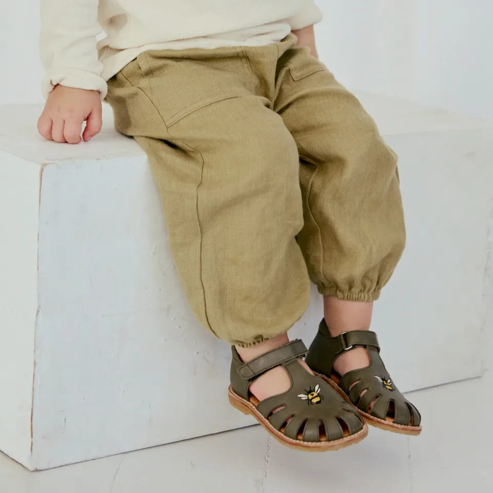 Angulus Begynder sandal bi broderi velcro