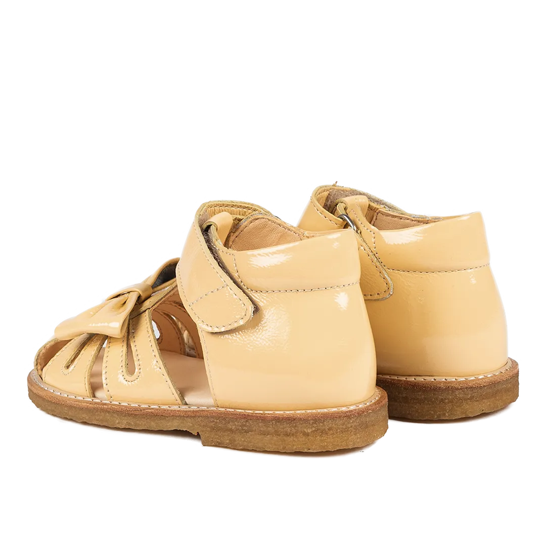 Angulus Begynder sandal med sløjfe og velcro lukning sandal 20-25