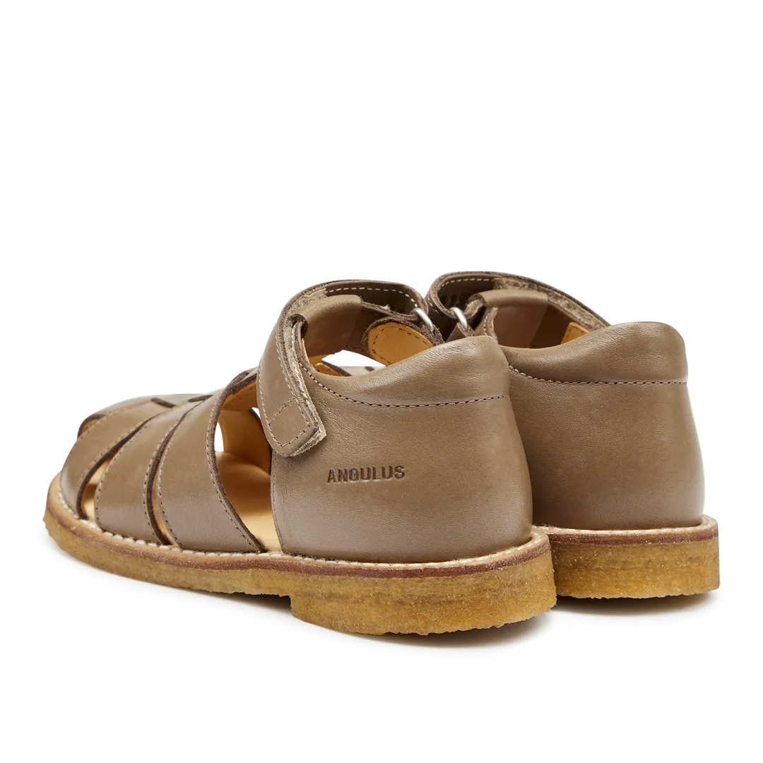 Angulus Sandal med Justerbar Velcrolukning Rummelig Lukket Tå