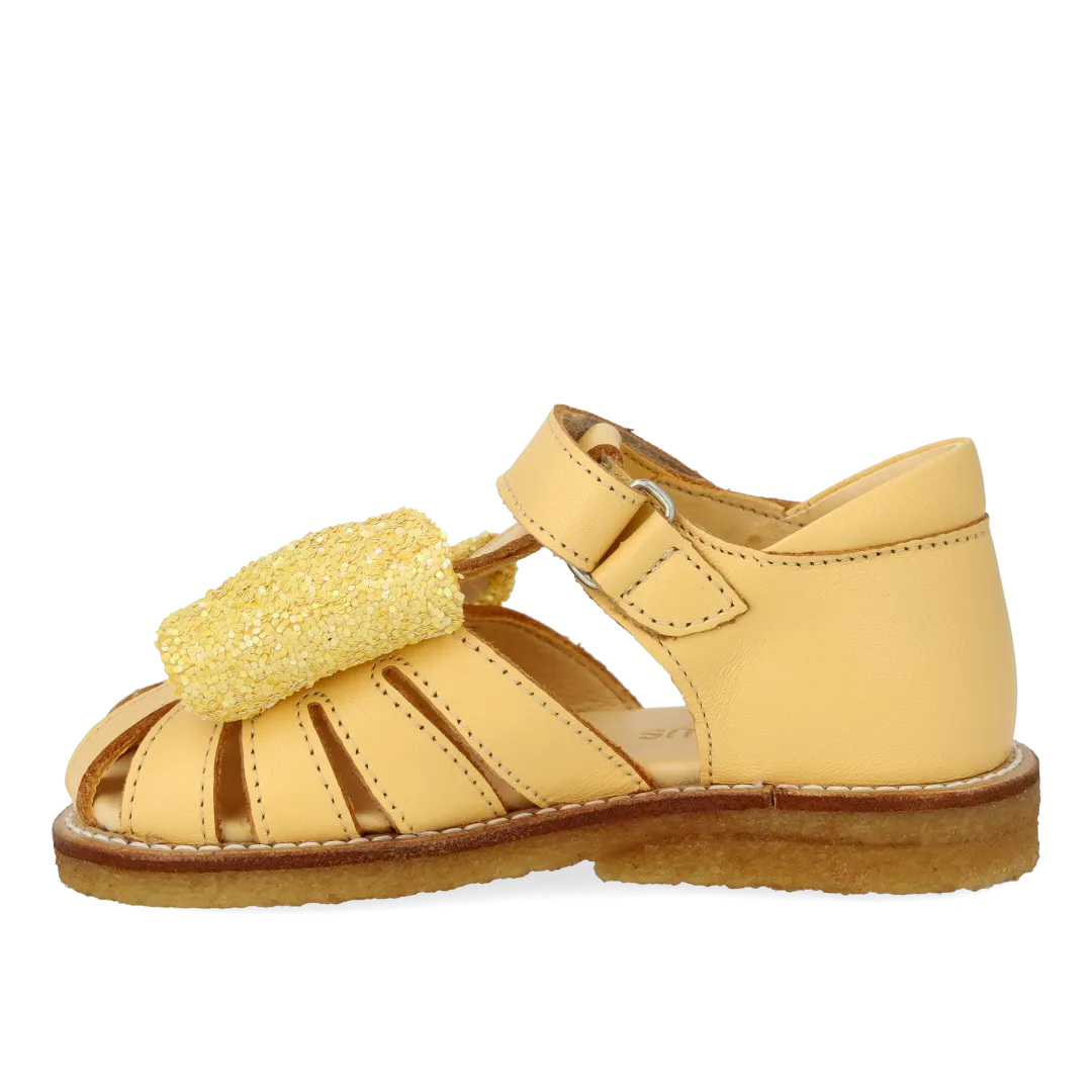 Angulus Begynder sandal med glittersløjfe og velcrolukning