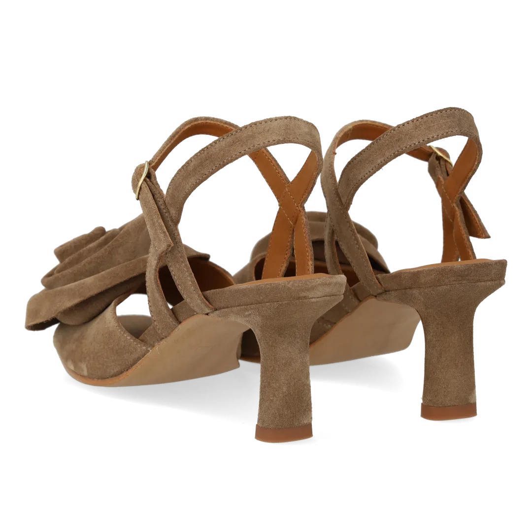 Angulus højhælet sandal med rosedetalje damesandal ruskind