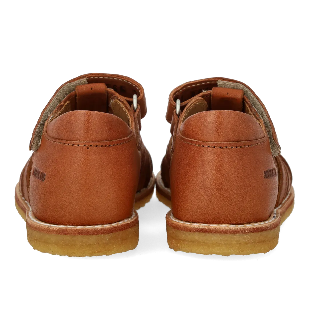Angulus Begynder sandal bi broderi rummelig læder