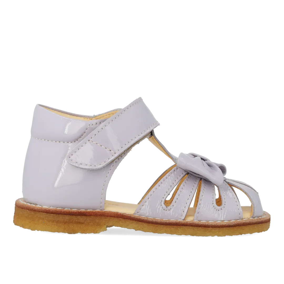 Angulus Begynder Sandal med Sløjfe og Velcro Lukning Lukket Tå
